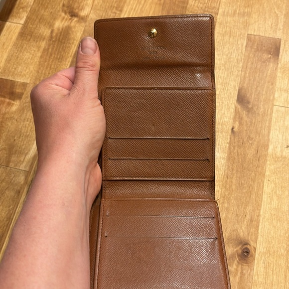 Louis Vuitton Men’s Wallet - Picture 6 of 8